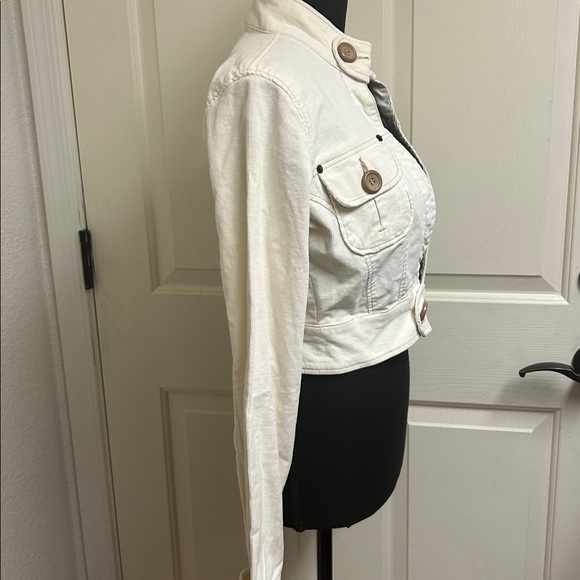 TULLE Cream Button-Up Jacket with pockets , Size Medium, 95% Cotton, 5% Spandex - Picture 6 of 12